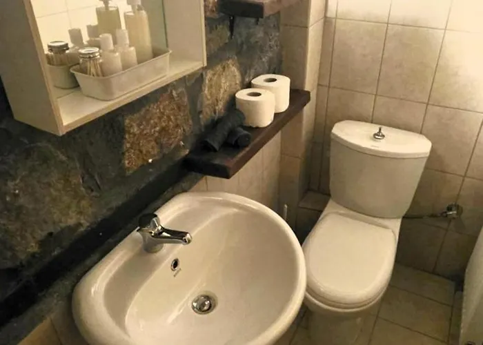 Шале Cozy Stone Retreat