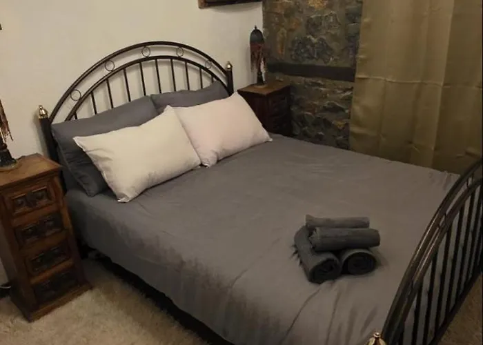 Cozy Stone Retreat *